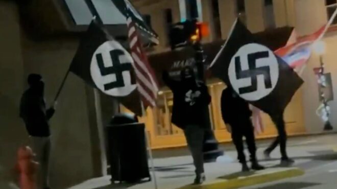 μίσιγκαν-μασκοφόροι-με-ναζιστικές-ση-563320825