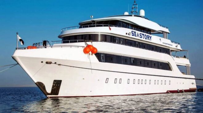 αίγυπτος-τουριστικό-σκάφος-ανετράπη-563340898