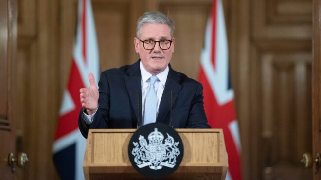 το-σχέδιο-στάρμερ-για-τη-μετανάστευση-563346235