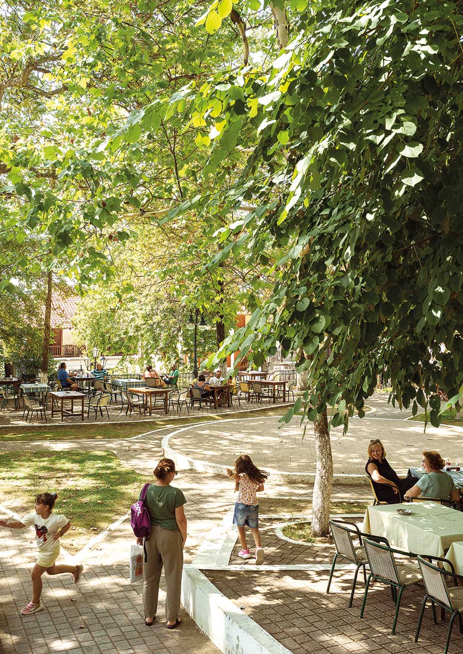 Ανω Πορόια: Το αμφιθεατρικό χωριό με θέα στη Λίμνη Κερκίνη-6