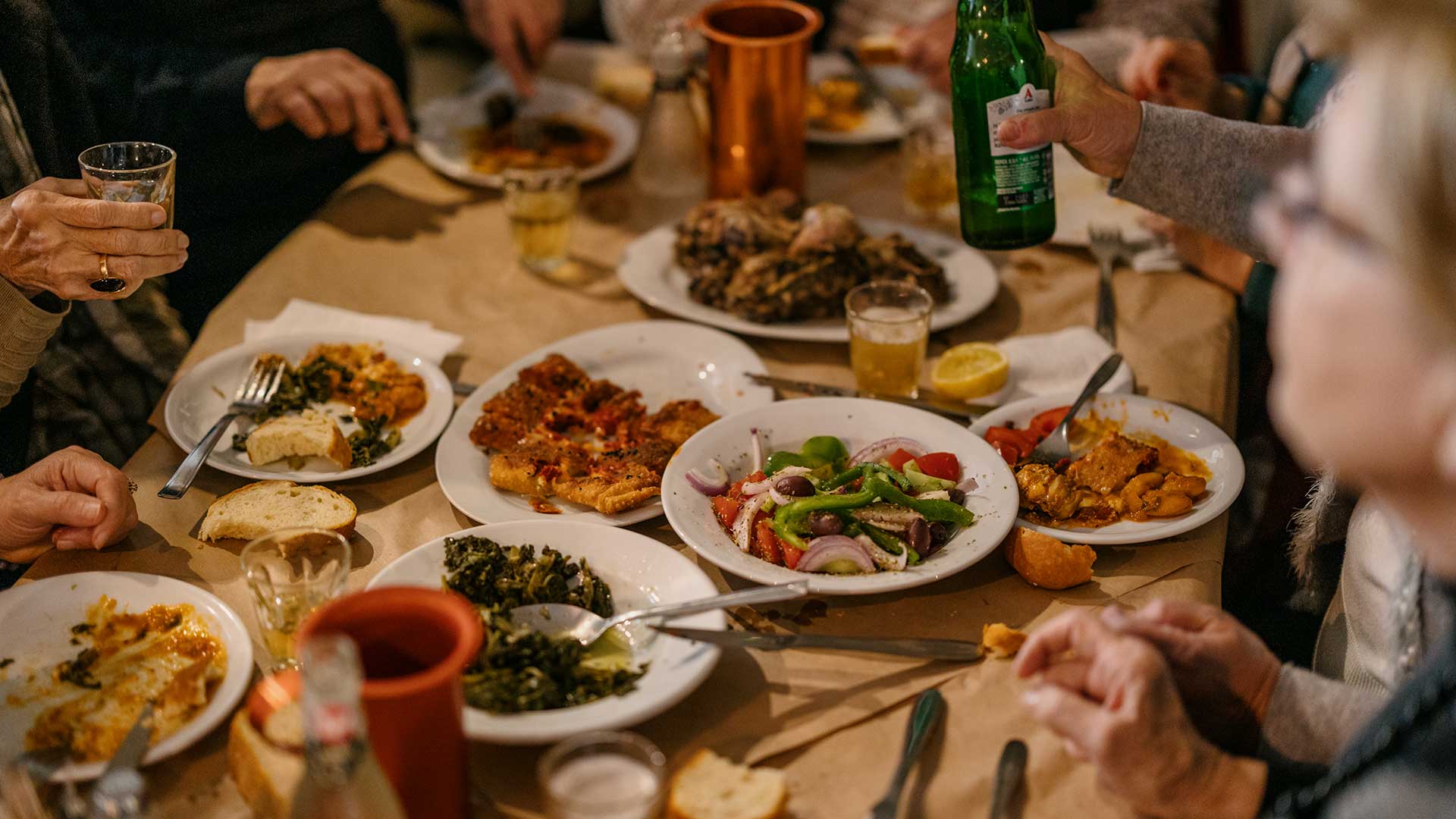 Σ’ αυτές τις 10 ιστορικές ταβέρνες της Αθήνας πρέπει να φας έστω μια φορά-7