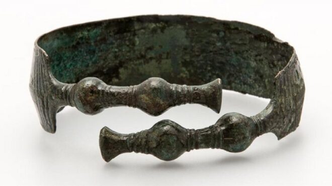 ενα-αγγείο-οδηγεί-σε-αναθεώρηση-του-χρ-563318932