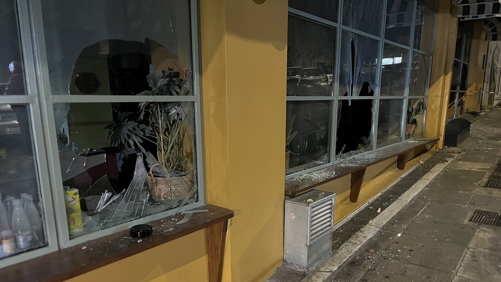 Παγκράτι: Μια τούρτα γενεθλίων προκάλεσε φωτιά σε μπαρ – Εξι ελαφρά τραυματίες-1