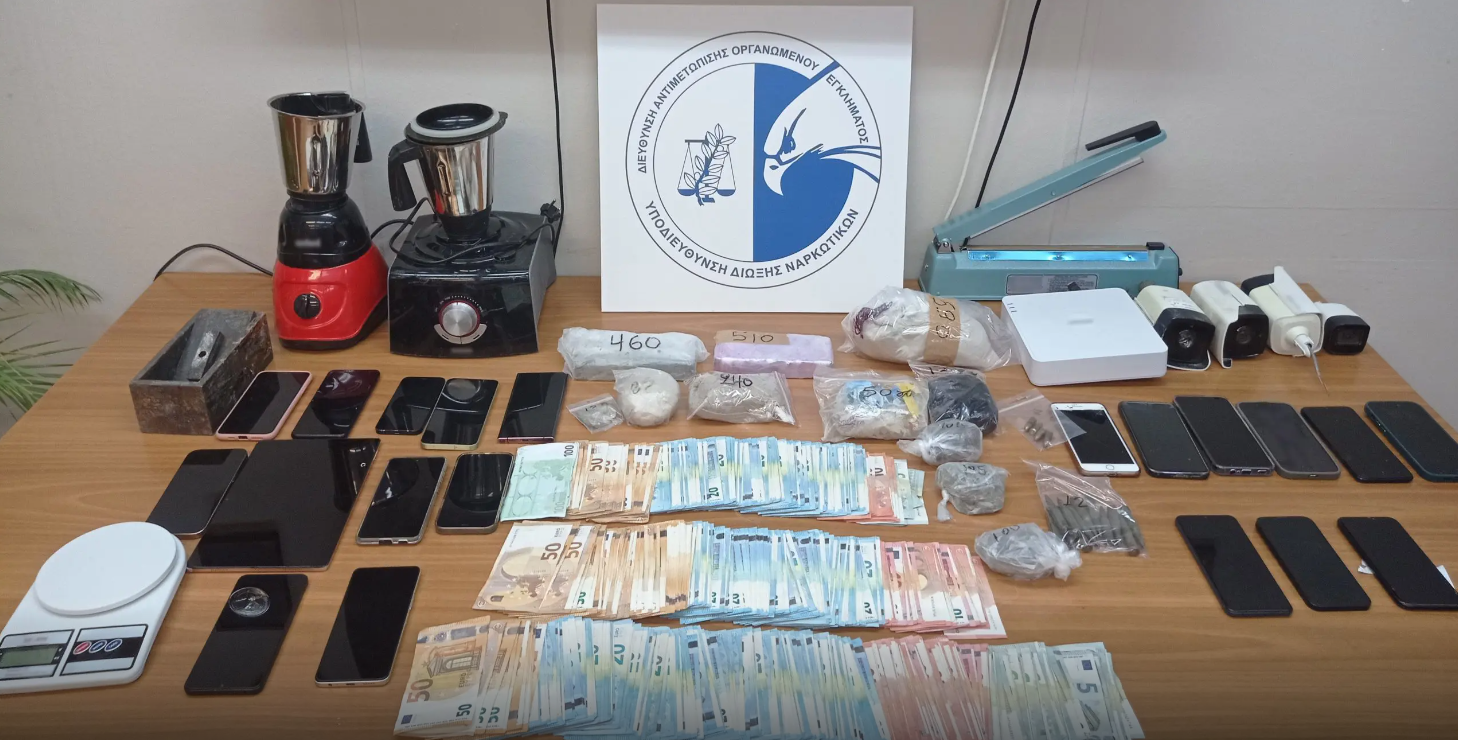 Δυτική Αττική: Εντοπίστηκε οπλοστάσιο και μεγάλες ποσότητες εκρηκτικών υλών – Πέντε συλλήψεις-2