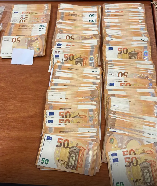 Δυτική Αττική: Εντοπίστηκε οπλοστάσιο και μεγάλες ποσότητες εκρηκτικών υλών – Πέντε συλλήψεις-3