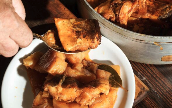 μπακαλιάρος-πλακί-με-πατάτες-563309371