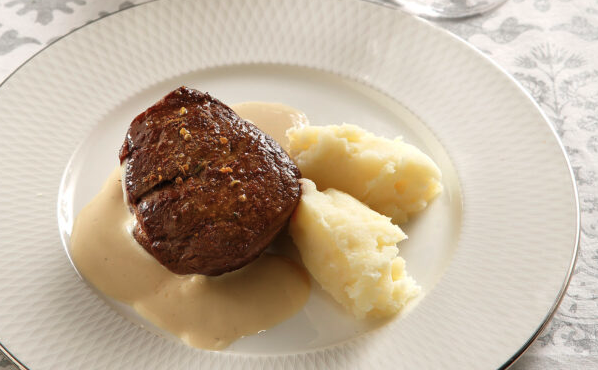 μοσχαρίσιο-φιλέτο-πικάντικο-με-κρασά-563335543