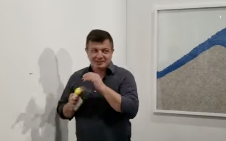 Ποιος κρίνει την αξία ενός έργου τέχνης; Ντιμπέιτ για την μπανάνα των 6,2 εκατομμυρίων-2