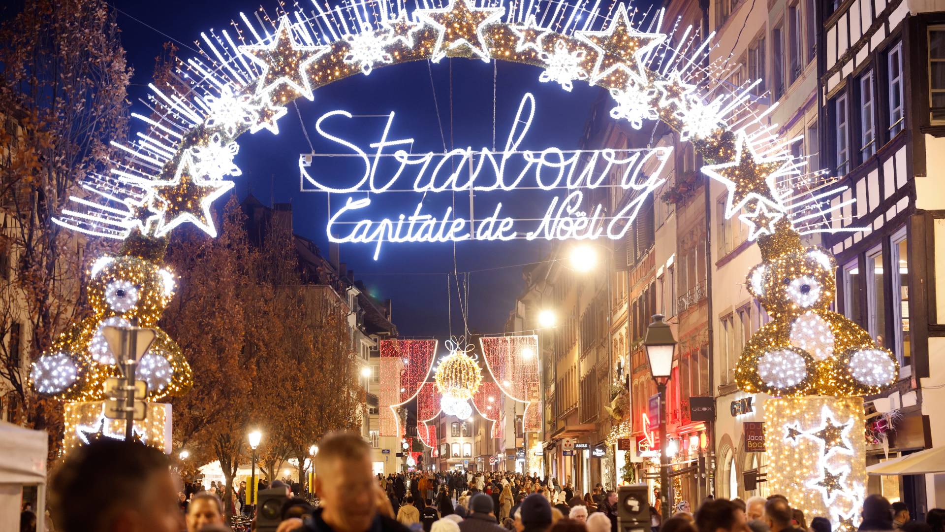 Μαγευτικές εικόνες: H χριστουγεννιάτικη αγορά του Στρασβούργου άνοιξε τις πύλες της-1