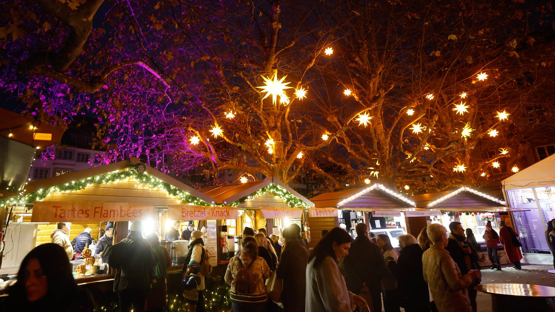 Μαγευτικές εικόνες: H χριστουγεννιάτικη αγορά του Στρασβούργου άνοιξε τις πύλες της-2