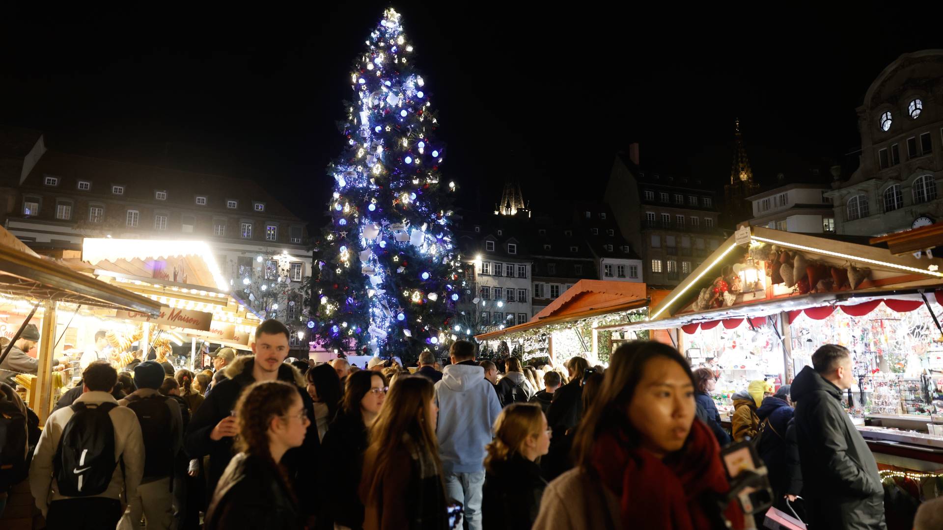 Μαγευτικές εικόνες: H χριστουγεννιάτικη αγορά του Στρασβούργου άνοιξε τις πύλες της-4
