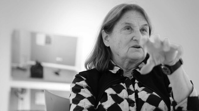 μια-μεγάλη-κυρία-της-φωτογραφίας-στην-563341384