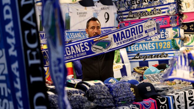 κόκκινος-γολιάθ-γαλάζιος-δαυίδ-563342263