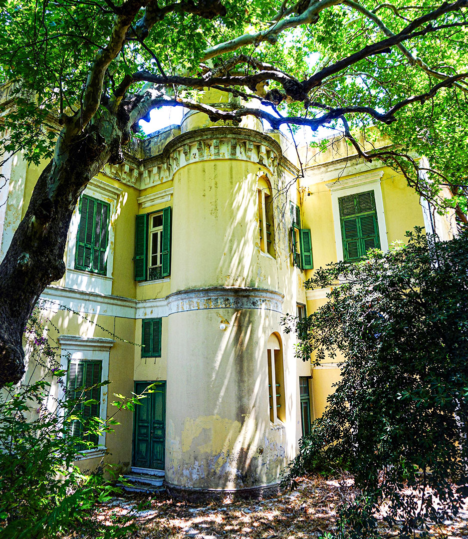 βανδαλισμοί-και-εγκατάλειψη-στη-ροδι-563327722