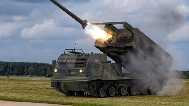 η-δύση-ζυγίζει-τη-στήριξη-στην-ουκρα-563329018