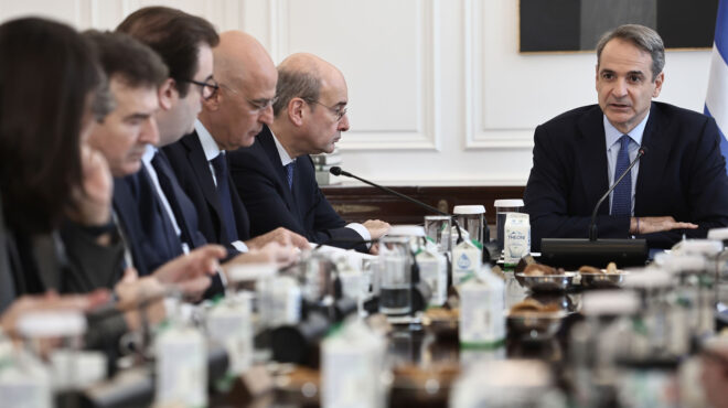 ο-διπλός-στόχος-του-μαξίμου-563340517