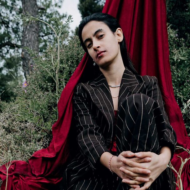 bipolia-μια-νέα-ελληνίδα-τραγουδοποιός-που-έ-563323495