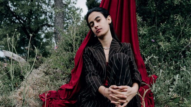 bipolia-μια-νέα-ελληνίδα-τραγουδοποιός-που-έ-563323495