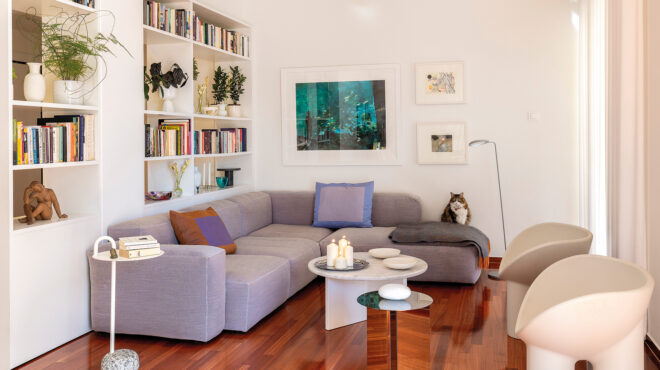 ενα-παλιό-διαμέρισμα-γεμάτο-νέα-στο-563307412