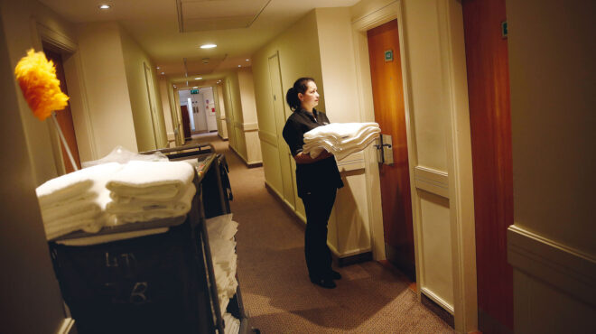 ξεπερνούν-τις-300-000-οι-κενές-θέσεις-εργασί-563350636