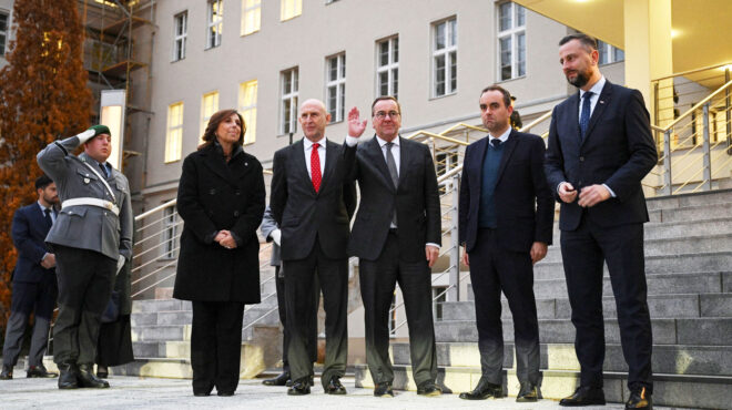 πυρετώδεις-διαβουλεύσεις-για-το-ουκρ-563340472