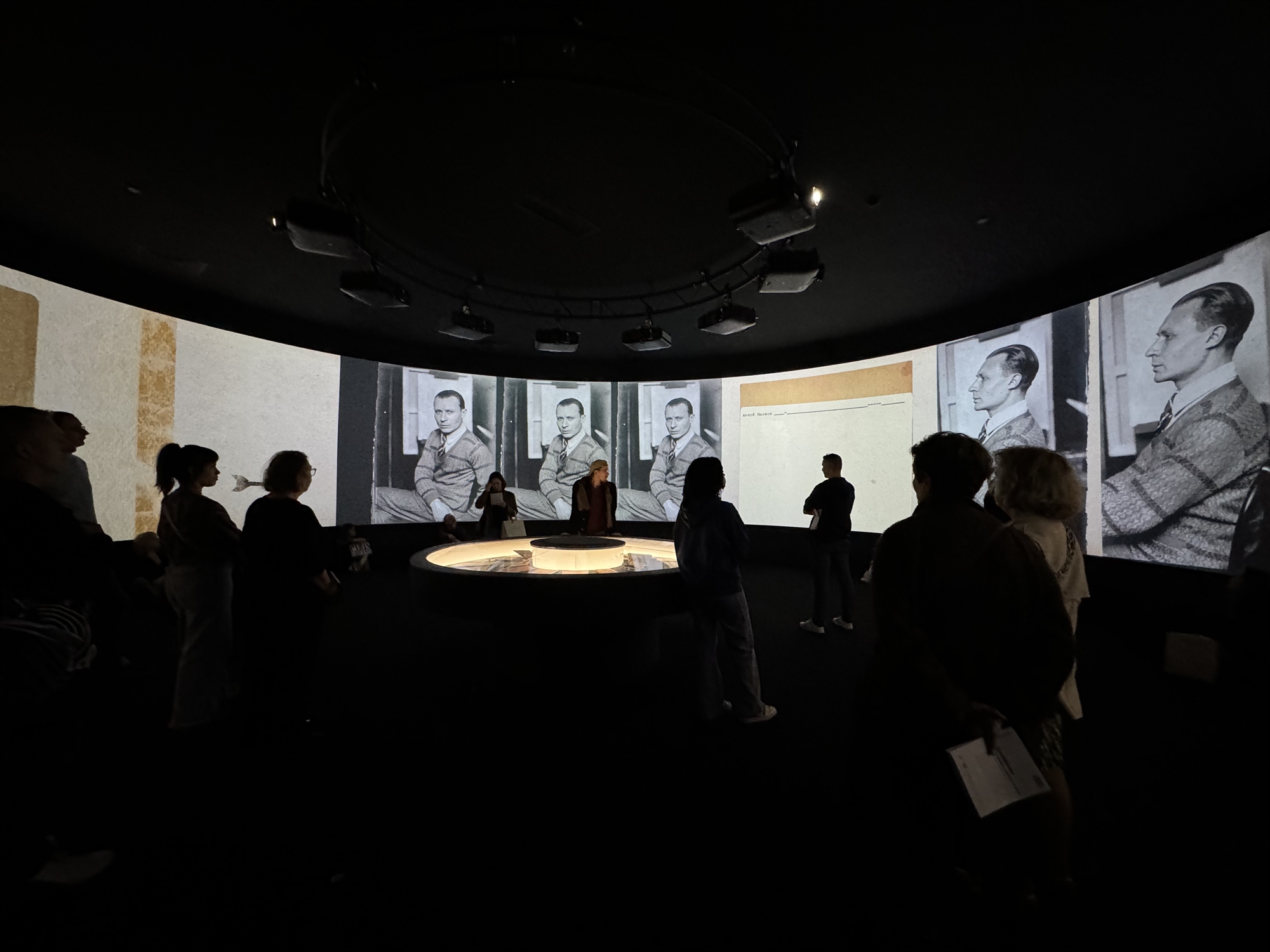 Εκθεση στο Παρίσι κάνει επίκαιρο τον σουρεαλισμό, 100 χρόνια μετά τη γέννησή του-3