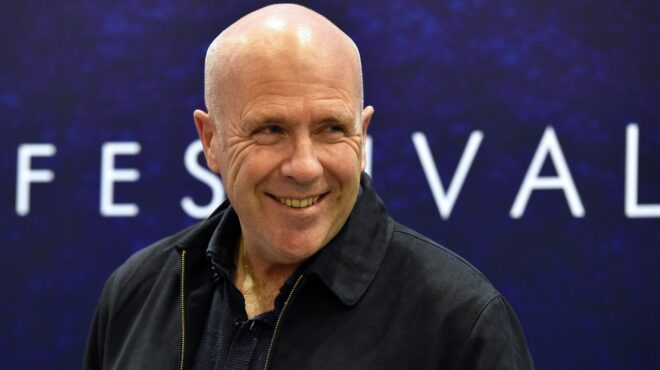 ρίτσαρντ-φλάναγκαν-δέχθηκε-το-βραβεί-563332531