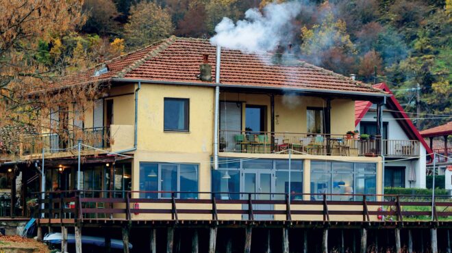 στις-καλύτερες-ταβέρνες-των-πρεσπών-563345881