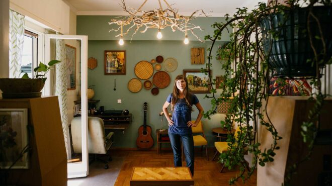 πώς-να-επιπλώσετε-ένα-σπίτι-με-πράγματ-563319751