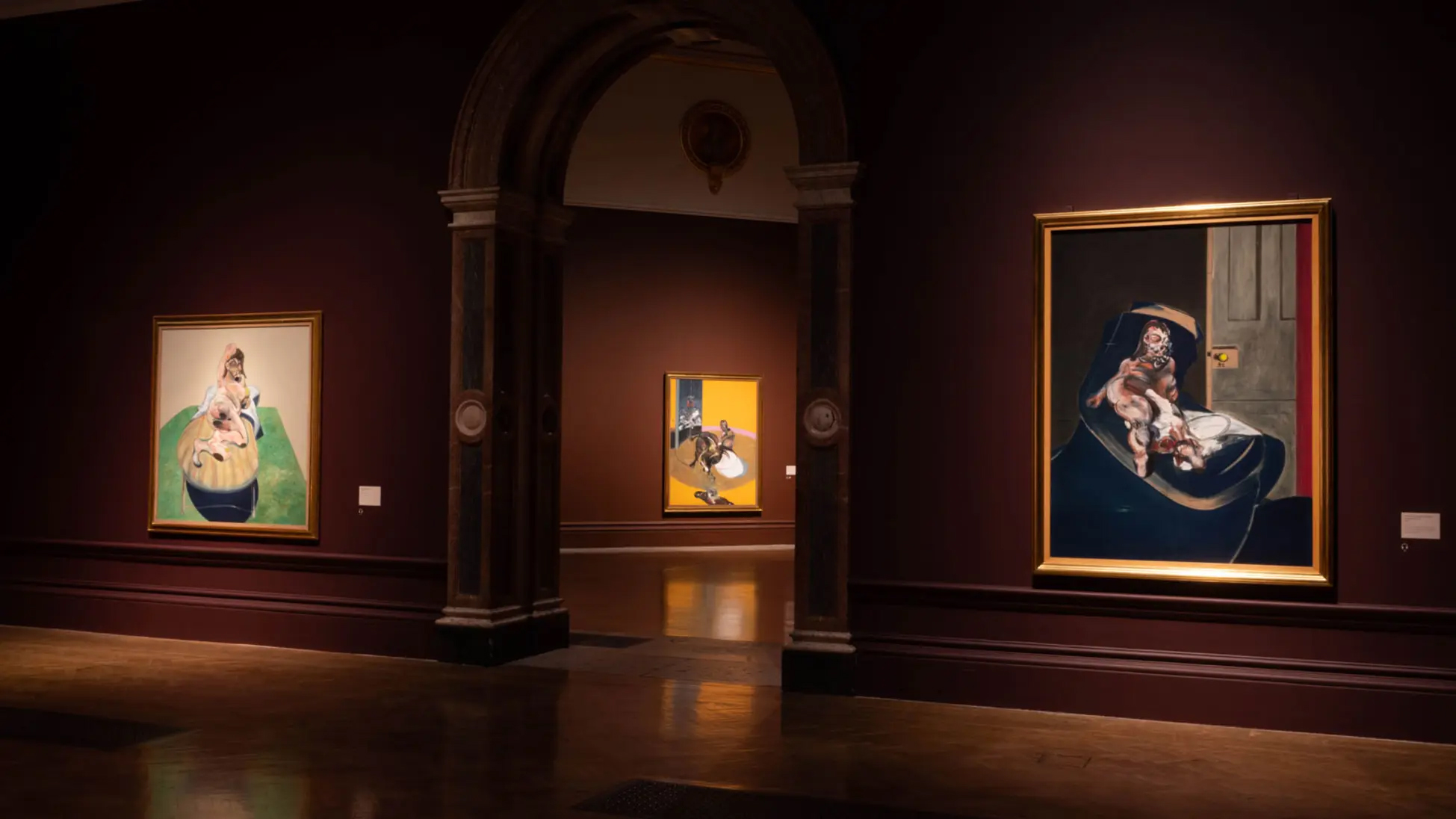 Παρέα «στα κλεφτά» με τους πίνακες του Φράνσις Μπέικον στο Λονδίνο-3