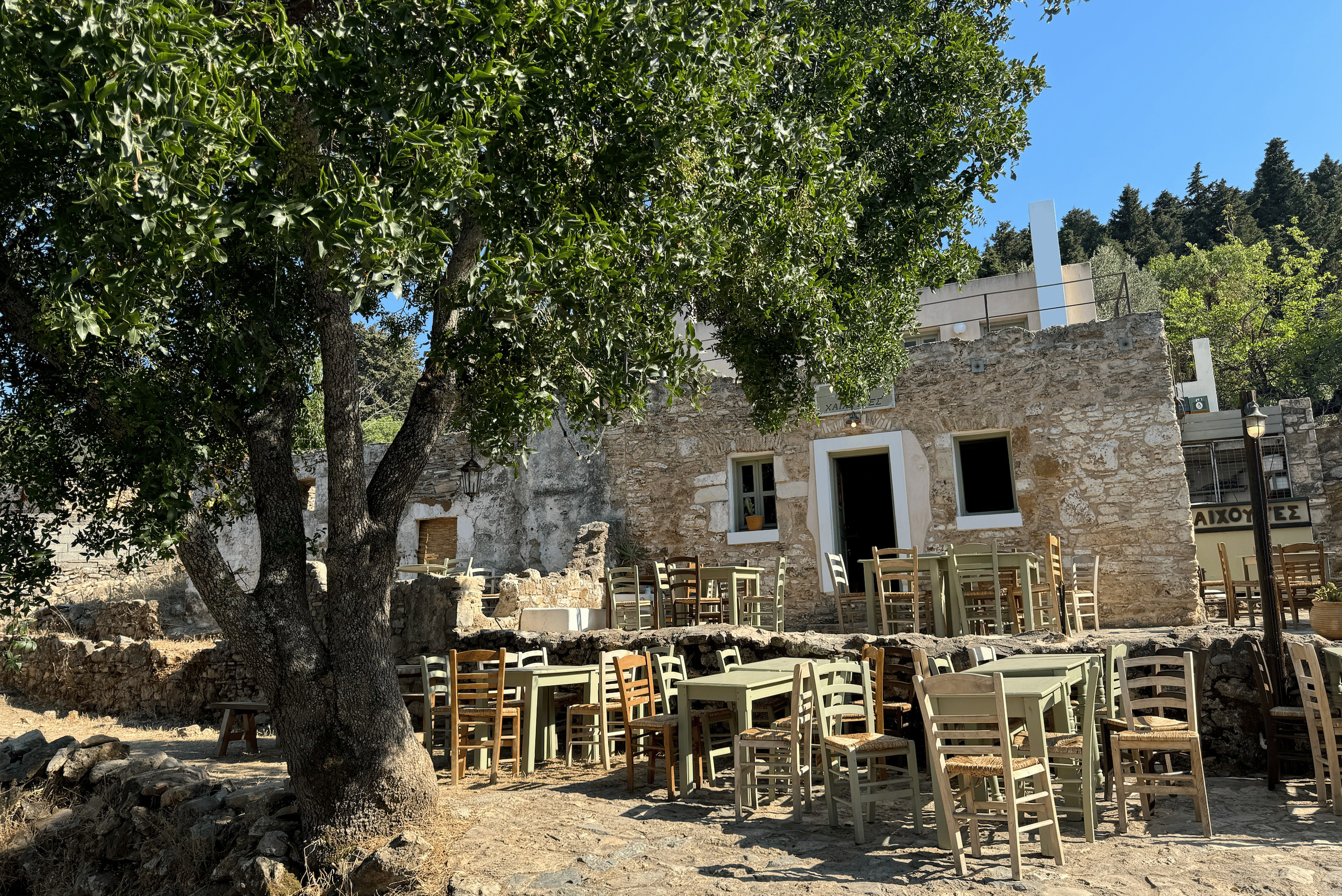 Τα εγκαταλελειμμένα χωριά αποκτούν ξανά ζωή-2