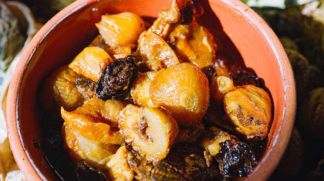 χοιρινό-στιφάδο-με-κάστανα-και-ξερά-δα-563330974