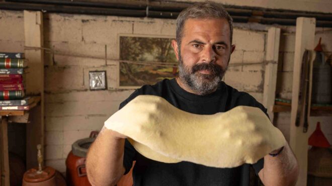 χυλοπίτες-σπιτικές-με-γάλα-και-αυγά-563334949