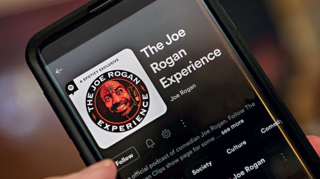 τζο-ρόγκαν-η-φωνή-της-τραμπικής-αμερ-563323708