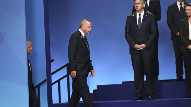 η-τέχνη-του-ντιλ-στο-παζάρι-563314933