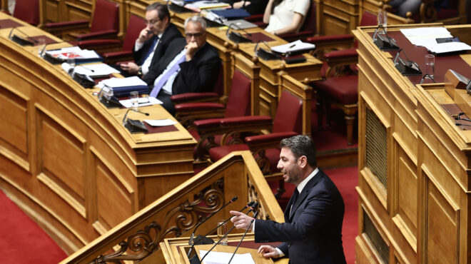 μετωπική-στη-βουλή-με-φόντο-την-υγεία-563346973