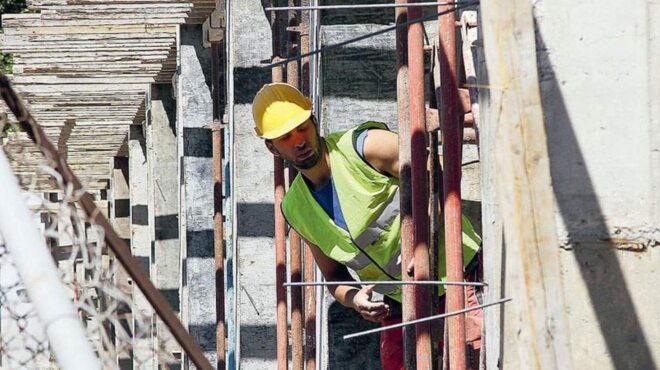 τελευταία-στην-ευρωζώνη-η-ελλάδα-στις-563308873