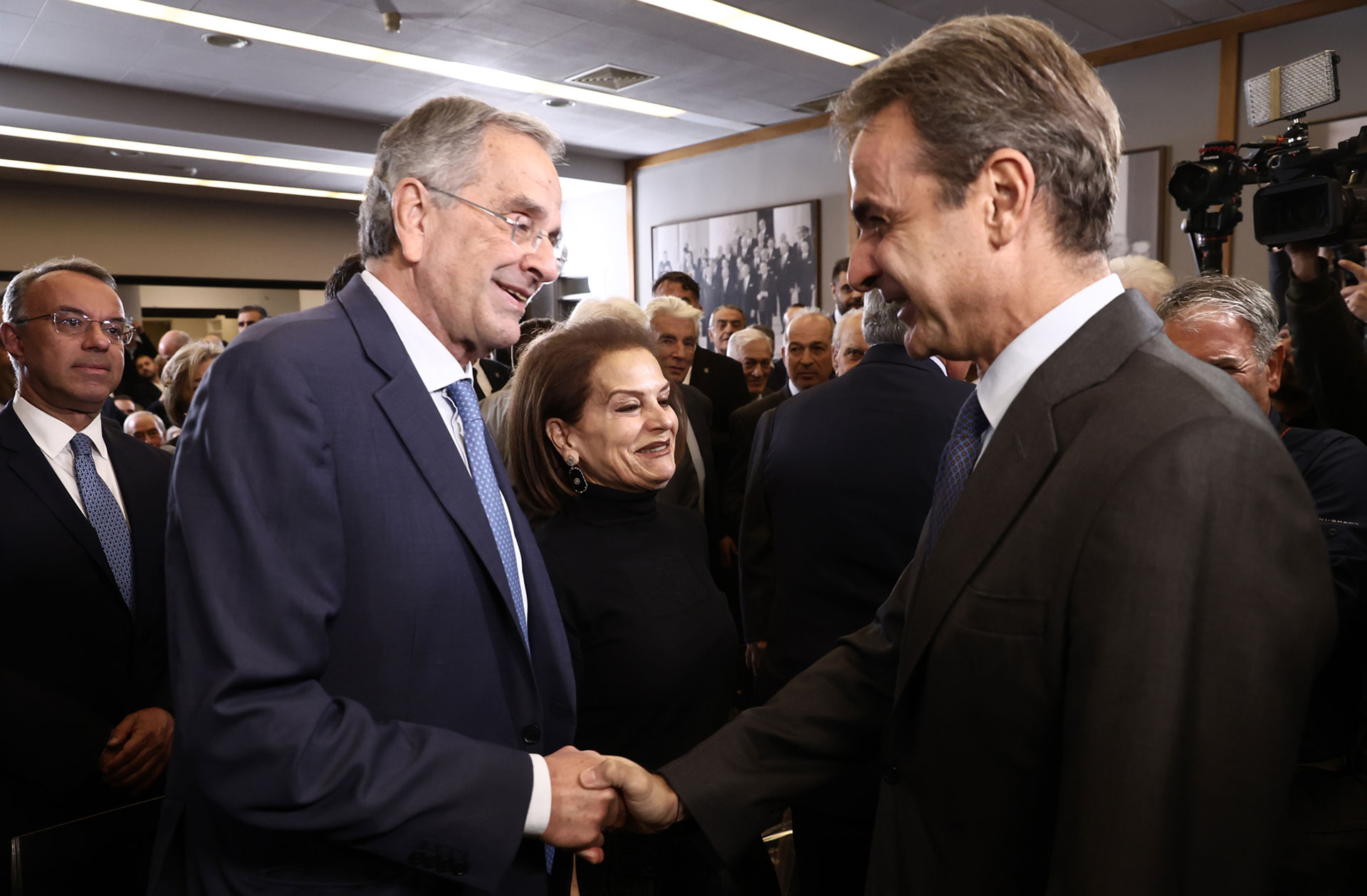 Νέα Δημοκρατία: Ο Εθνάρχης τους ένωσε προσωρινά-1