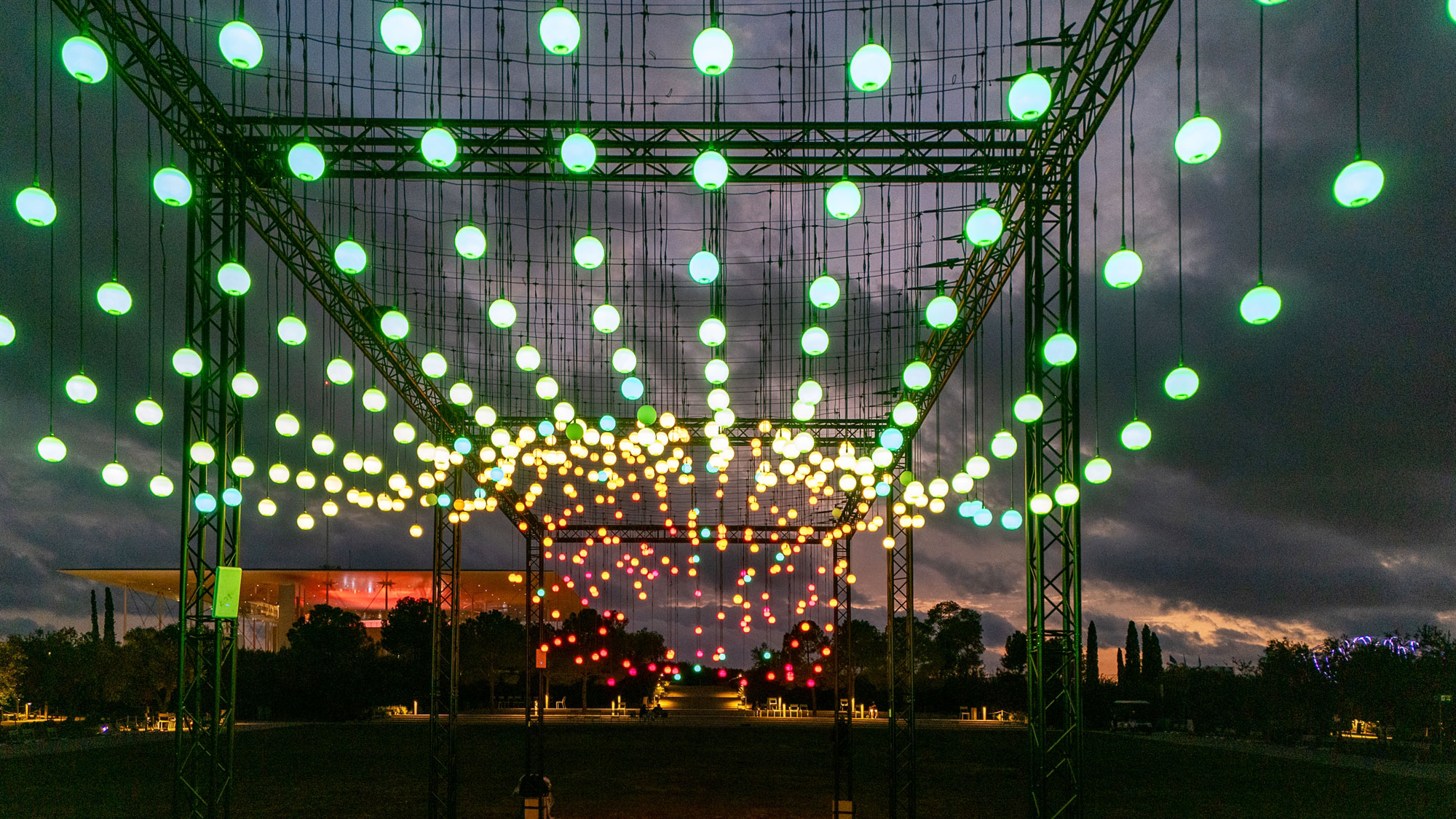 Το ΚΠΙΣΝ βάζει τα γιορτινά του: Περπατώντας σε ένα Πάρκο σαν τοπίο ονείρων-1