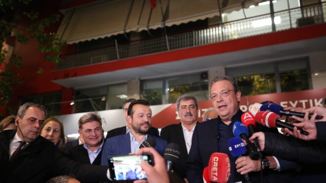 θεωρείο-δεν-γυρίζουμε-στο-κόμμα-του-πα-563349247