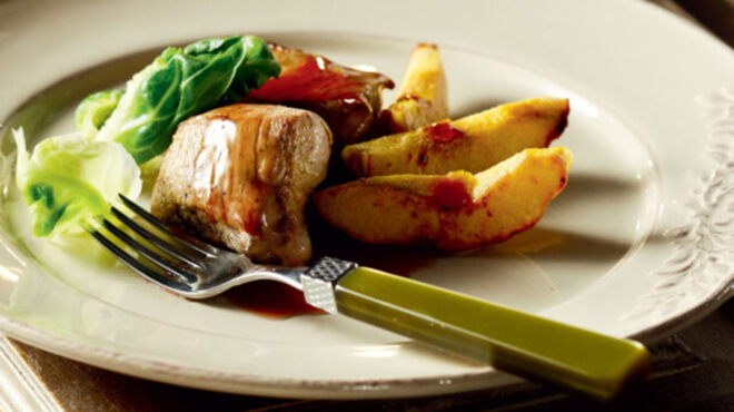 φιλέτο-αγριογούρουνου-με-κυδώνια-και-563337859