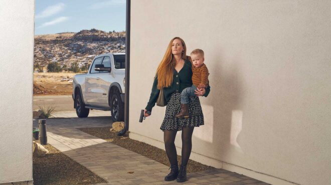 εκεί-που-όλοι-έχουν-και-από-ένα-όπλο-563335465