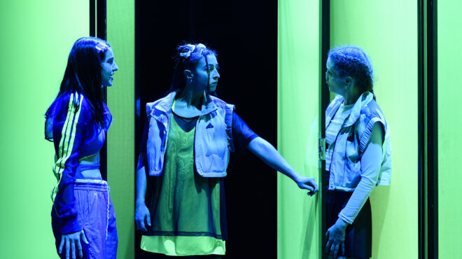 ενα-εφηβικό-πάρτι-που-δεν-έχει-καλό-τέλ-563339545