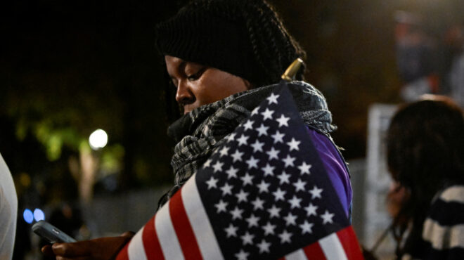 οι-μαύροι-αμερικανοί-εκφράζουν-φόβo-με-563311369