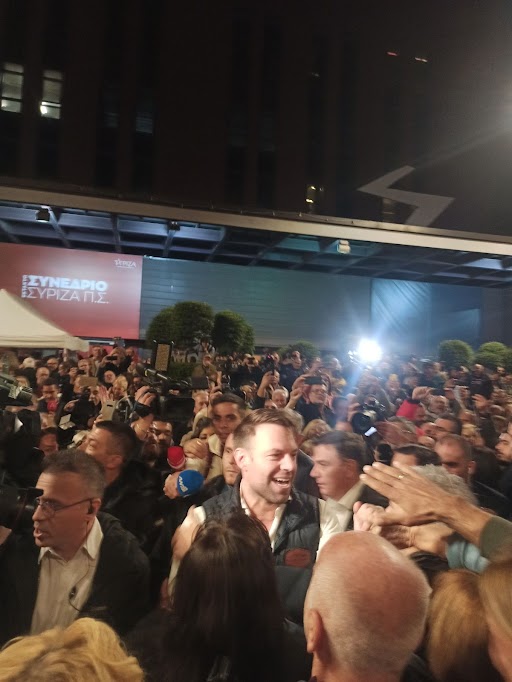 ΣΥΡΙΖΑ: Πολεμικό κλίμα και πλήθος κόσμου έξω από τον χώρο του συνεδρίου-2