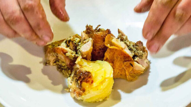 κόκορας-ρολό-γεμιστός-με-μανιτάρια-με-563316307