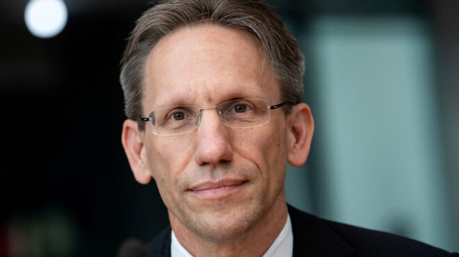 ο-γιoργκ-κούκις-νέος-υπουργός-οικονομι-563311006