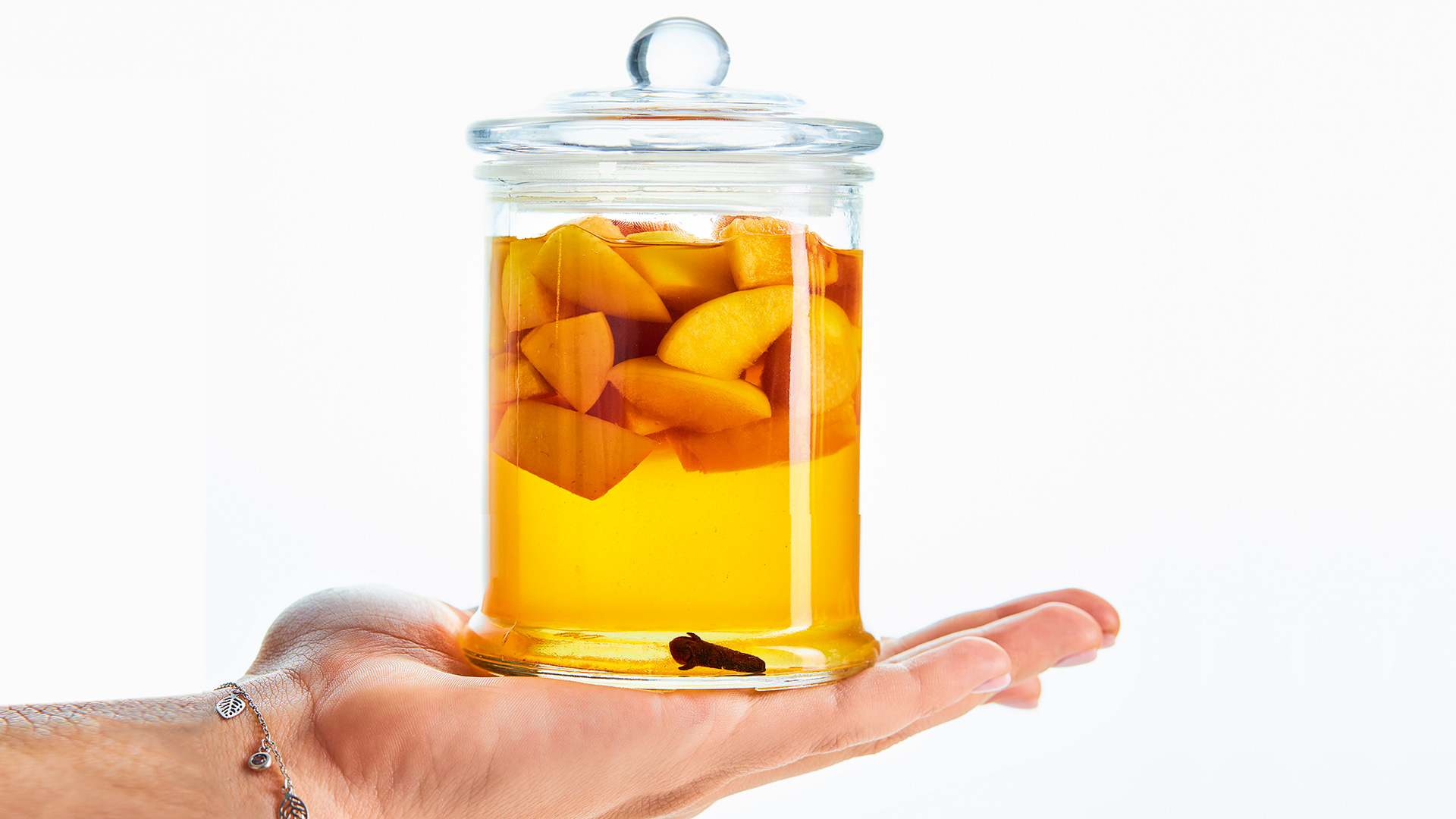 Τα λικεράκια των γιορτών: 10 γλυκόπιοτες χειμωνιάτικες συνταγές-1