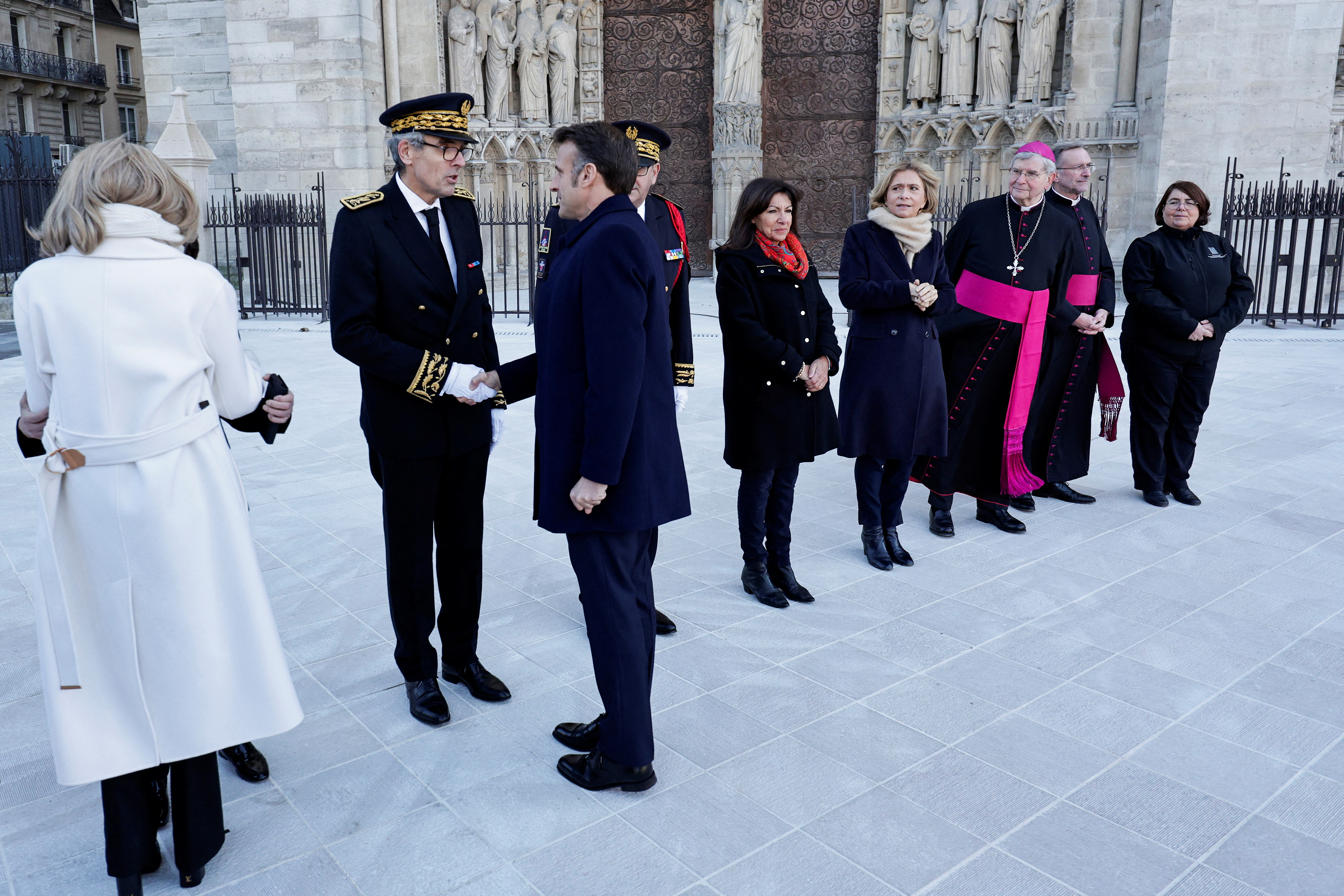 Αποκαλυπτήρια της Παναγίας των Παρισίων από τον Μακρόν-1