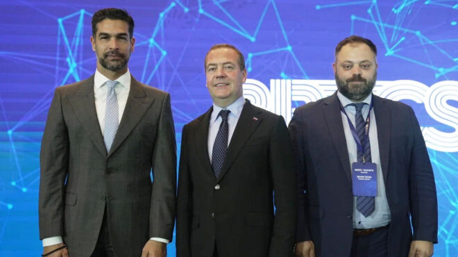 θεωρείο-συνάντηση-μεντβέντεφ-με-ελ-563334910